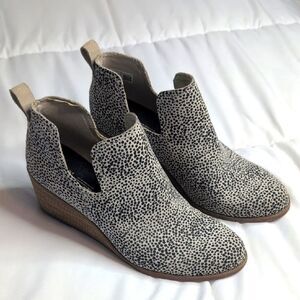 Toms Size 11 Kallie Wedge Macadamia Booties
